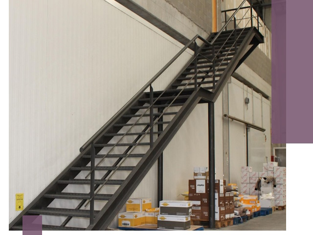 Лестницы для производства в Санкте-Петербурге — изготовление и монтаж