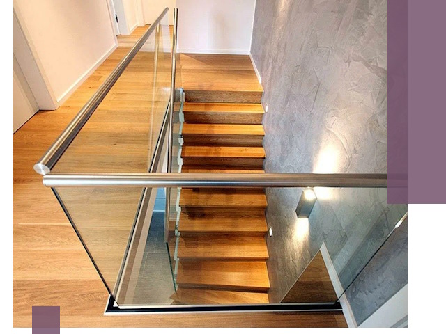 Перила для лестницы в доме — изготовление и монтаж в Санкте-Петербурге