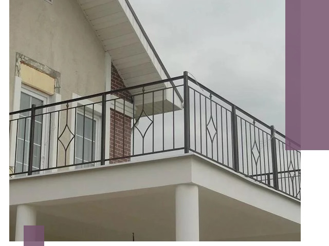 Изготовление балконных ограждений в Санкте-Петербурге из металла и стекла