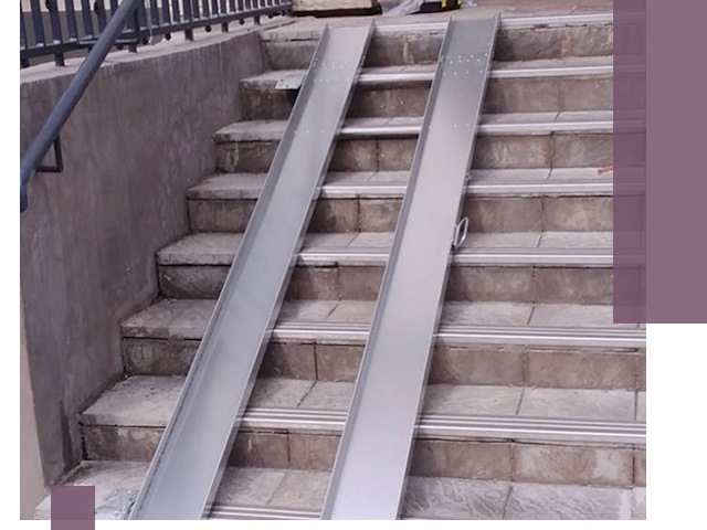 Демонтаж откидных пандусов профессионально в Санкте-Петербурге