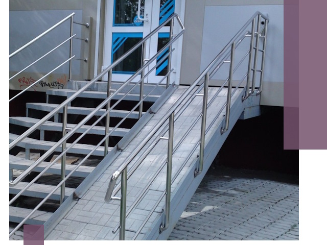 Пандус на крыльцо под ключ в Санкте-Петербурге: монтаж и изготовление