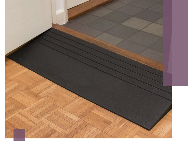 Резиновые пандусы для доступа и безопасности в Санкте-Петербурге