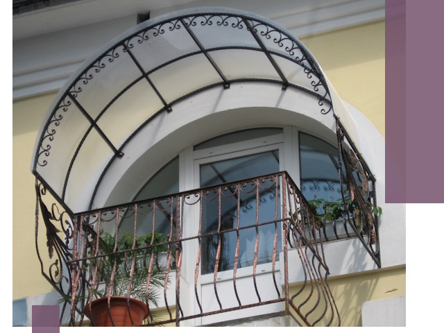 Козырьки над балконом в Санкте-Петербурге — изготовление и монтаж