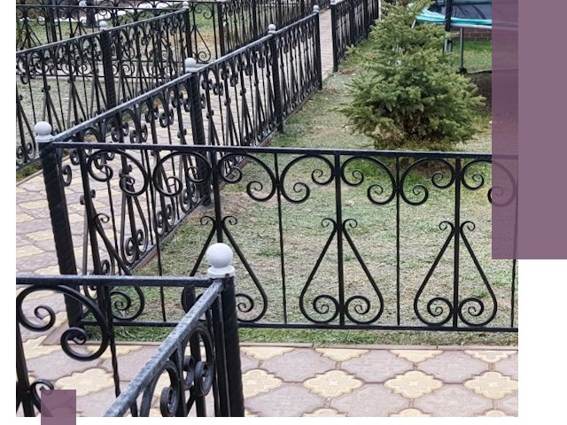 Кованые газонные ограждения под ключ в Санкте-Петербурге